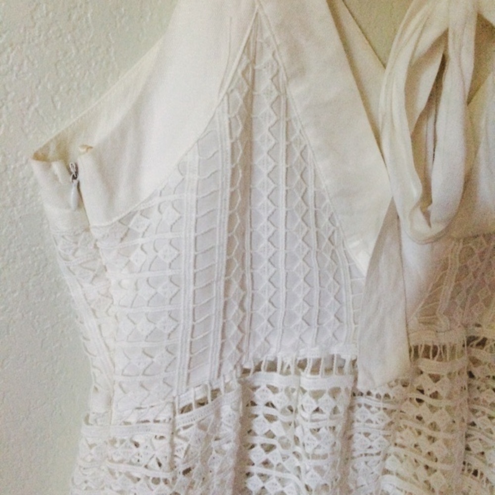 White top - Picture 3 of 4